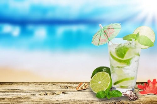 Refreshing, Low-Cal Cocktails to Try this Summer