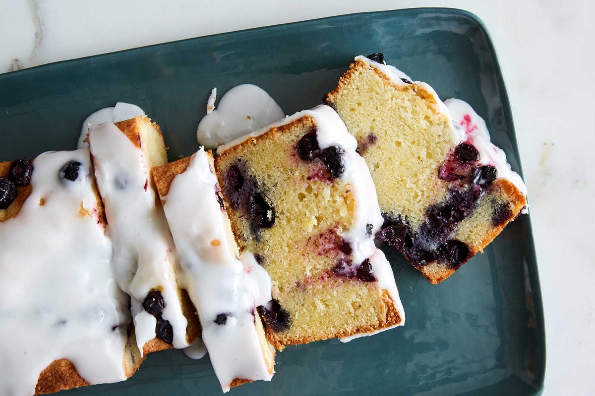 Blueberry almond yogurt cake