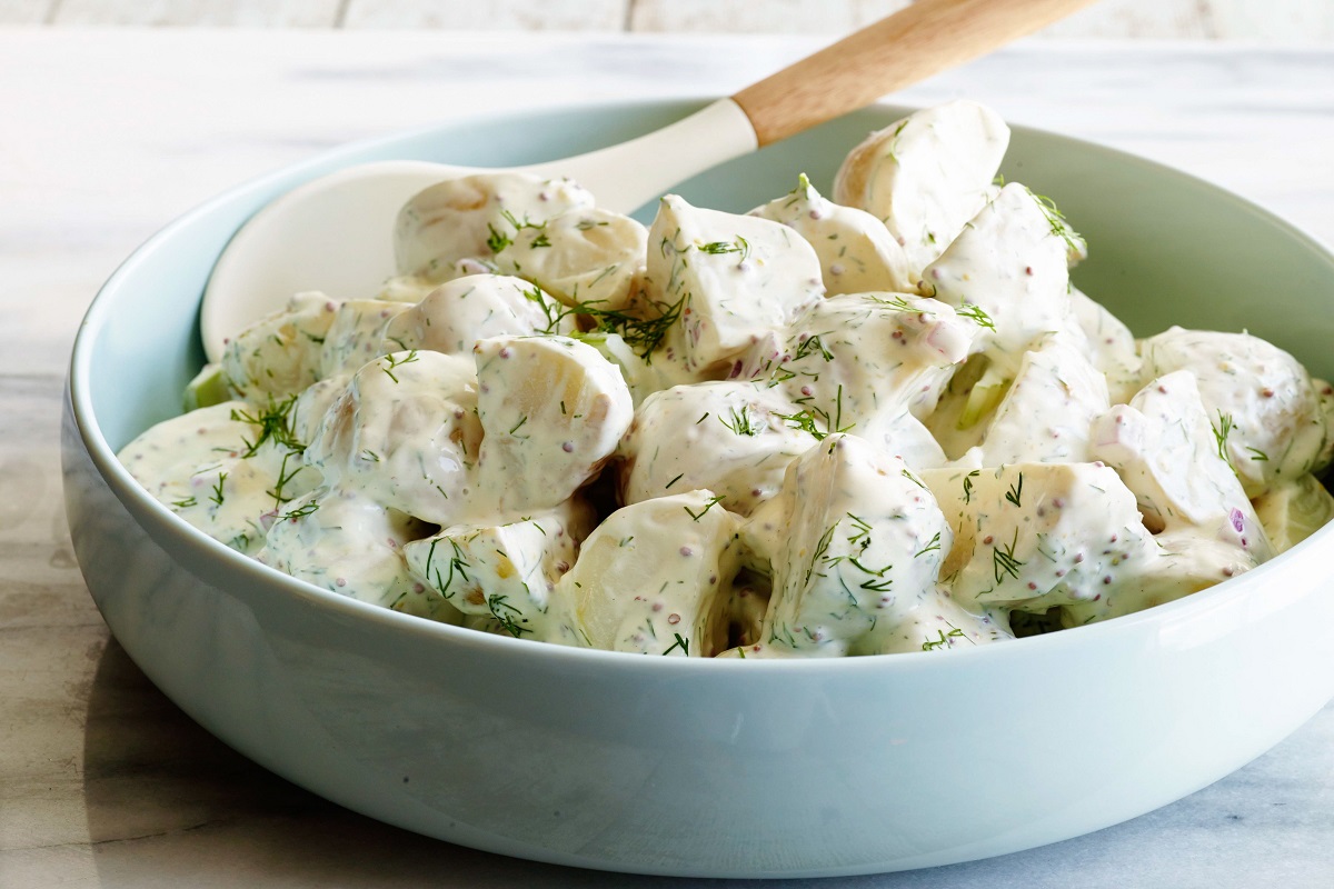 Creamy potato salad with dill