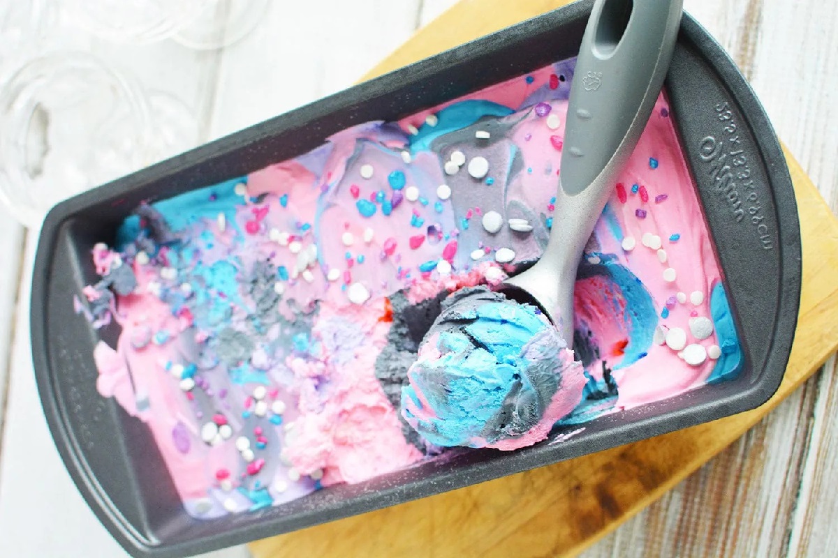 How to Make Glittering Galaxy Ice Cream