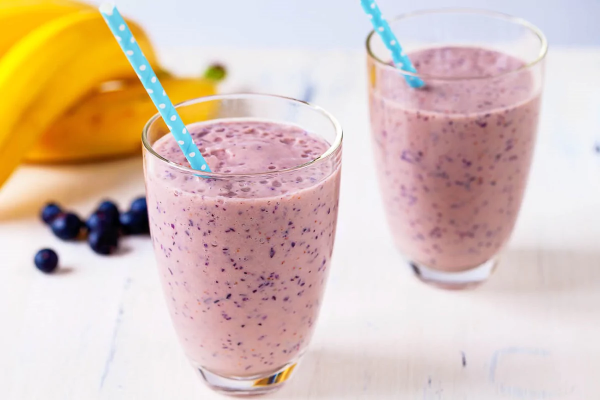 Blueberry and Banana-Infused Green Tea Smoothie