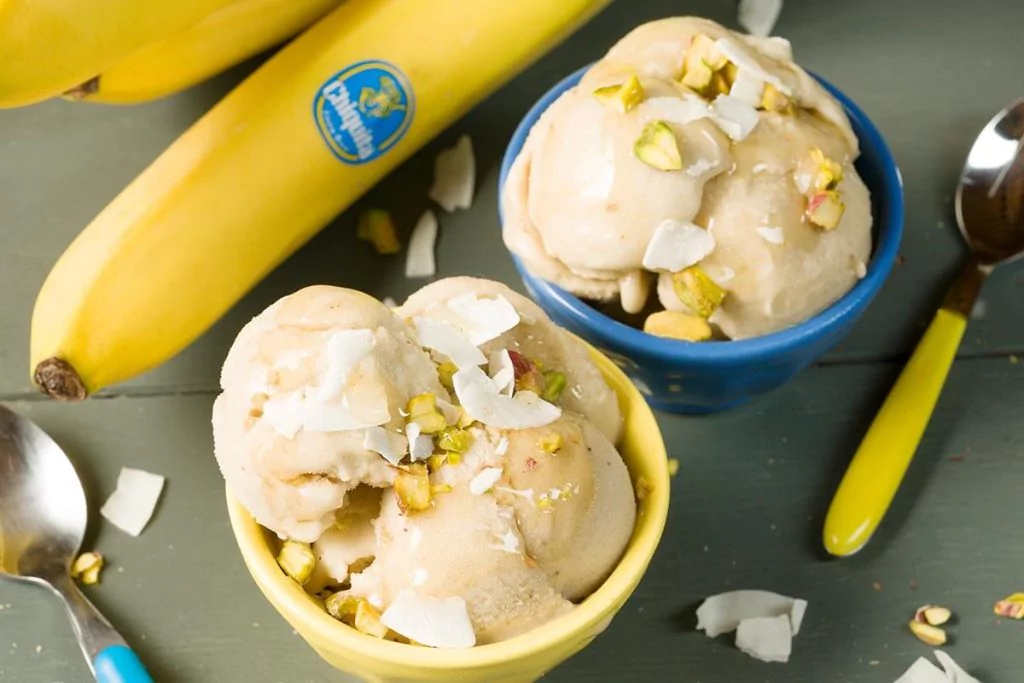 Banana ice cream - 10 Quick and Easy Fruit Desserts