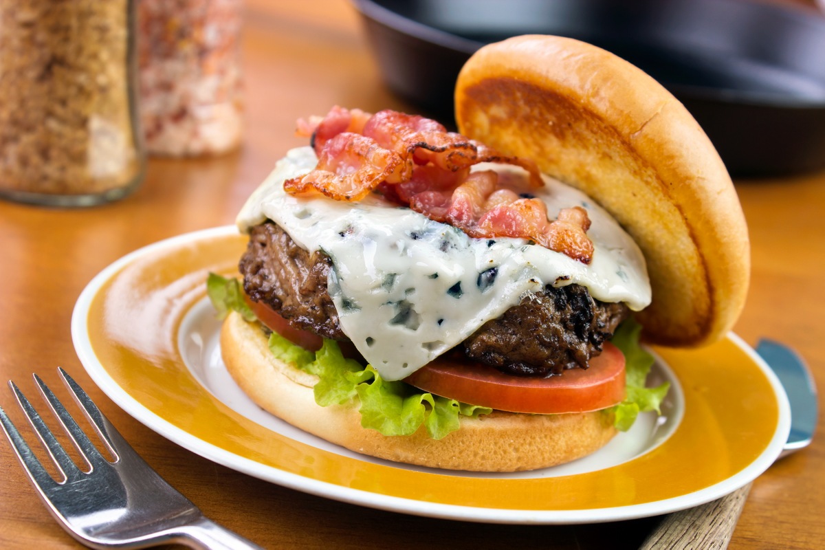Recipe for Srirancha Burgers with Bacon and Blue Cheese