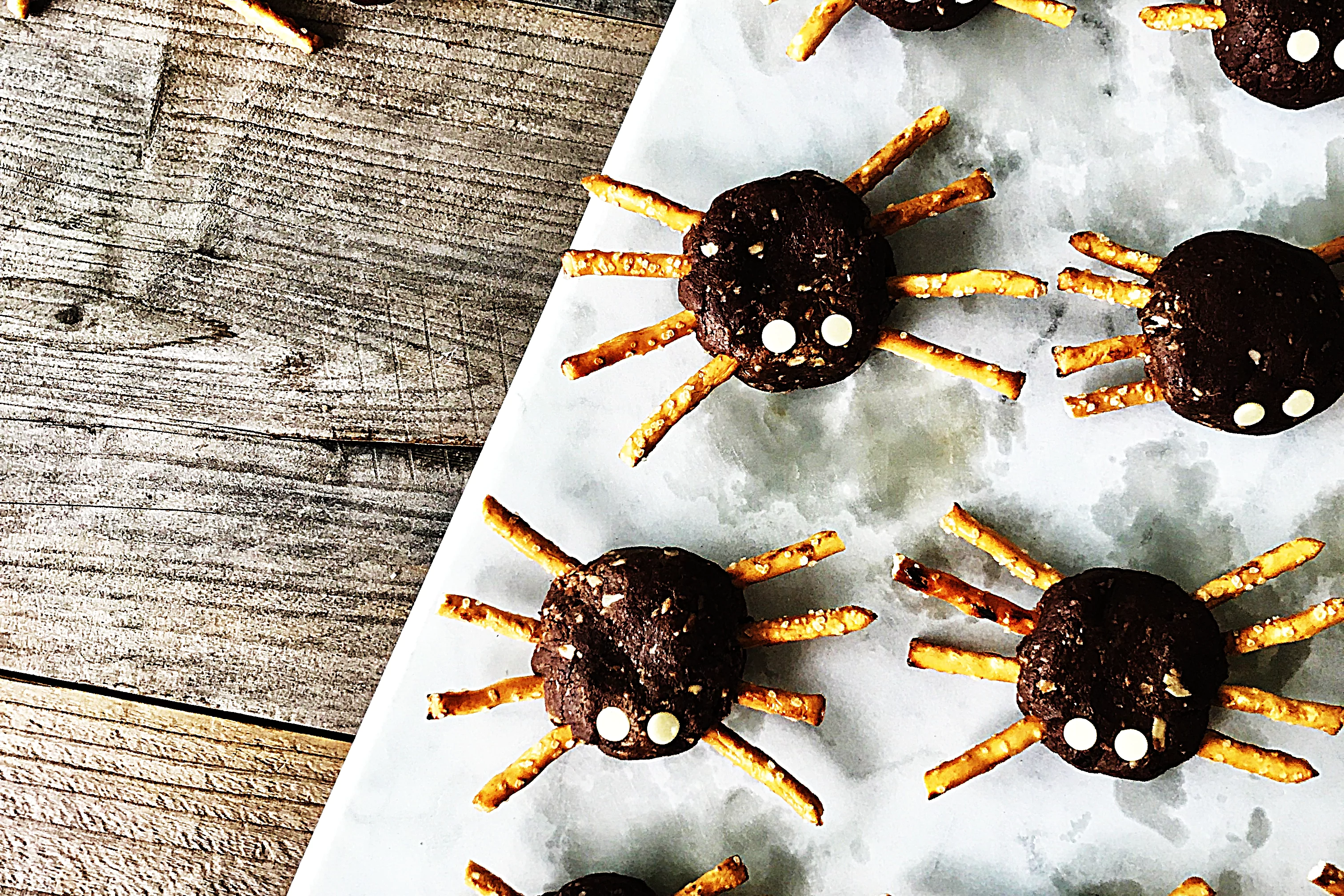 Stupid-Easy Recipe for Chocolate-Mint Halloween Spiders (#1 Top-Rated)