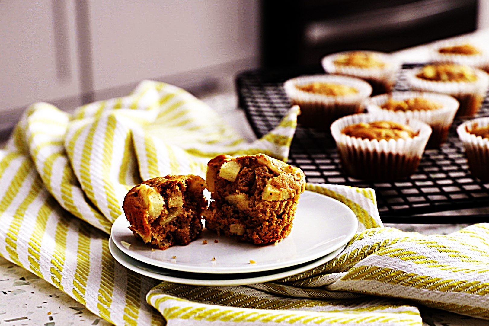 Stupid-Easy Recipe for Apple Cinnamon Muffins (#1 Top-Rated)