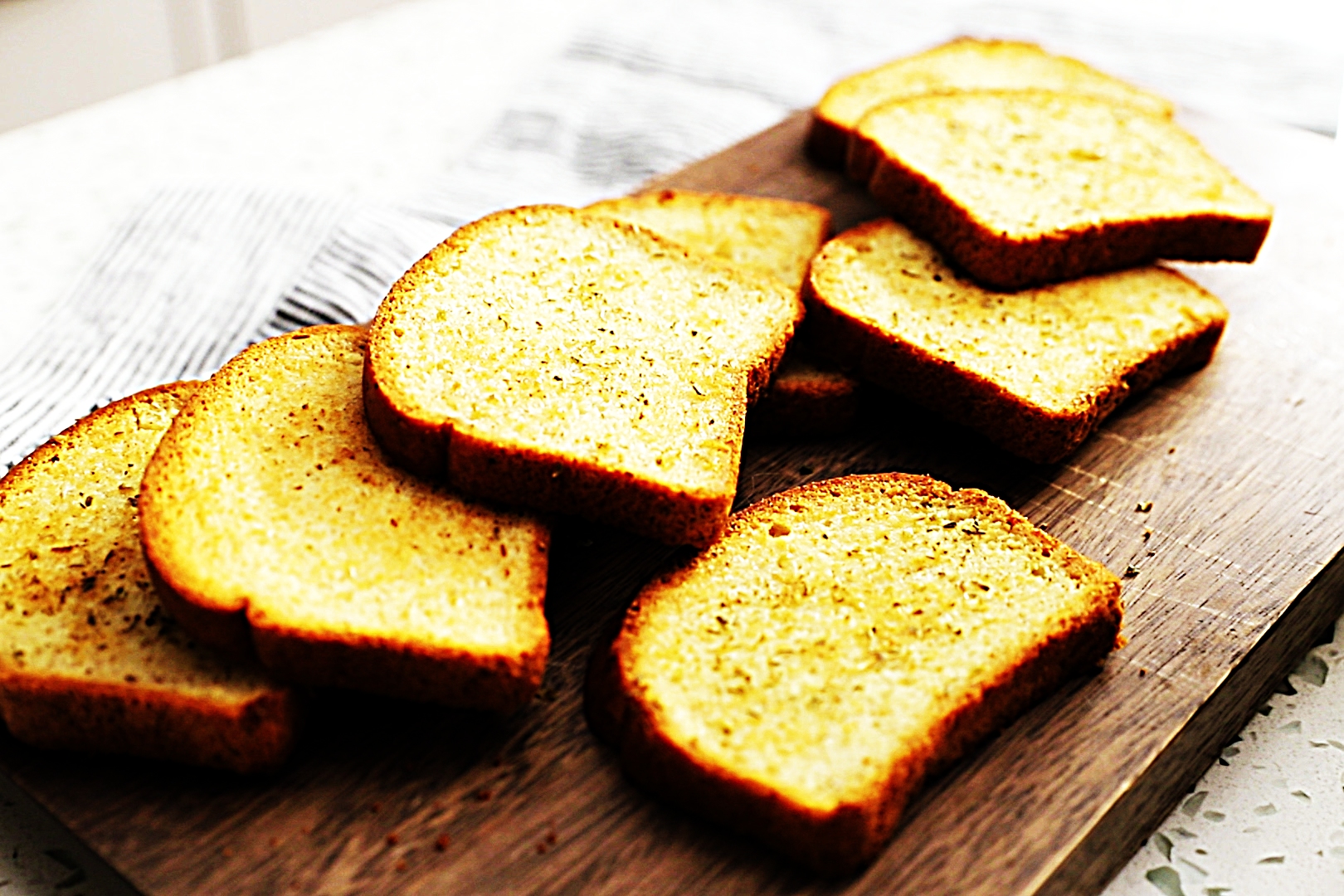 Stupid-Easy Recipe for Gluten-Free Garlic Toast (#1 Top-Rated)