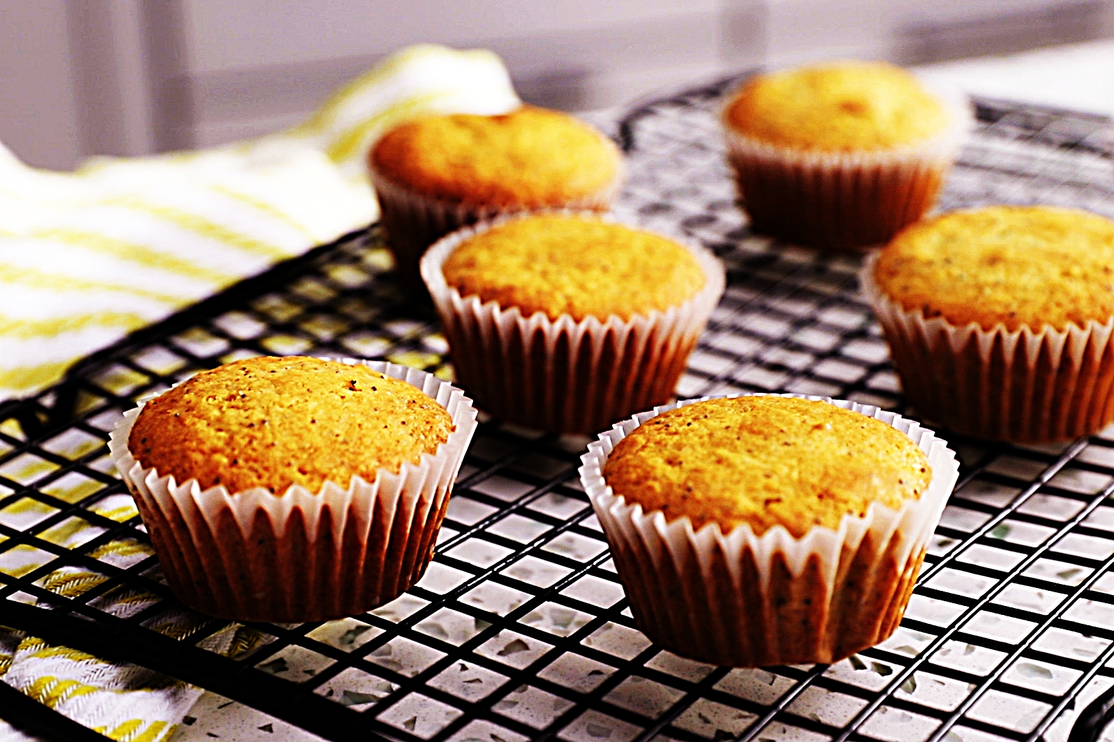 Stupid-Easy Recipe for Lemon Poppyseed Muffins (#1 Top-Rated)