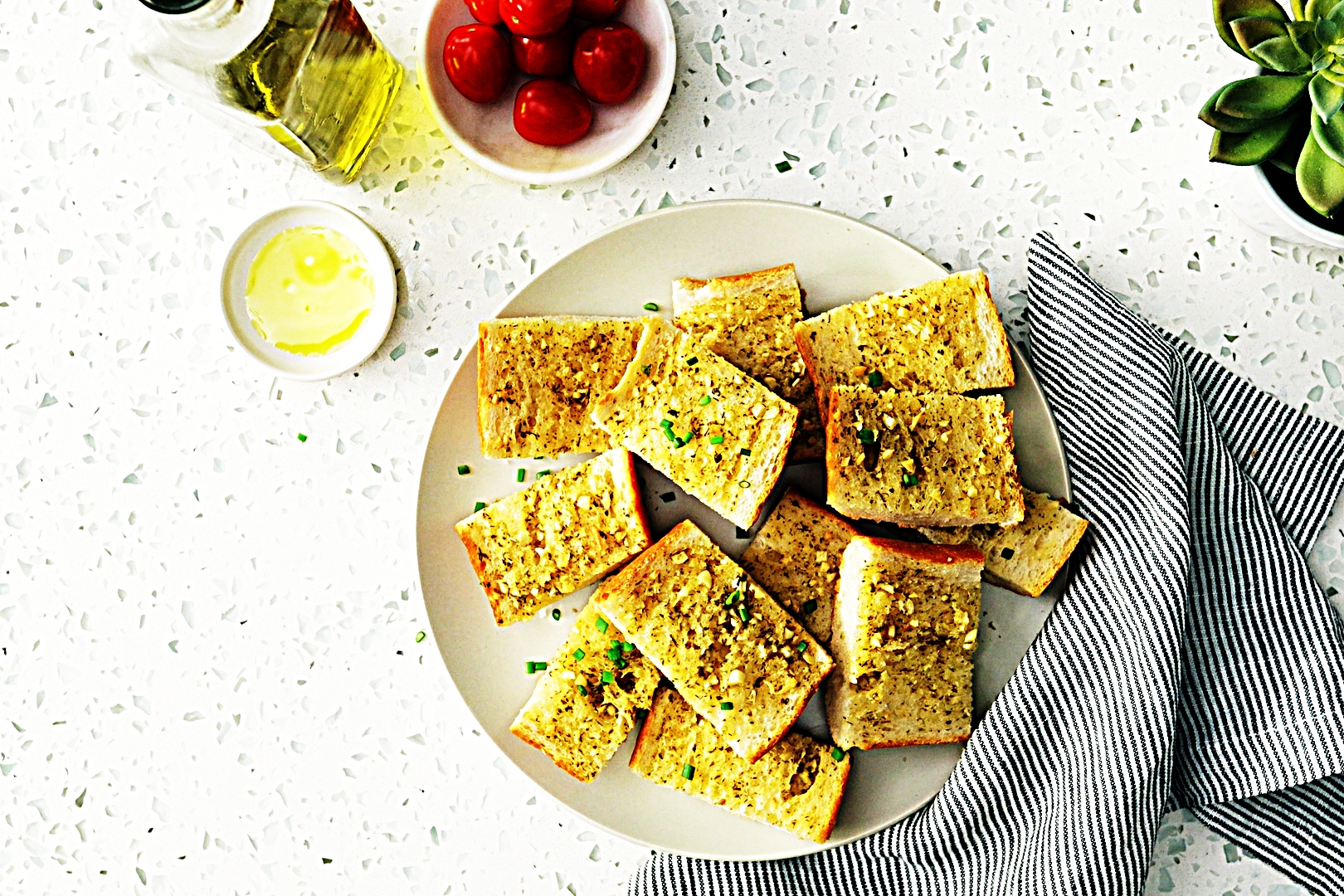 Stupid-Easy Recipe for Vegan Garlic Bread (#1 Top-Rated)
