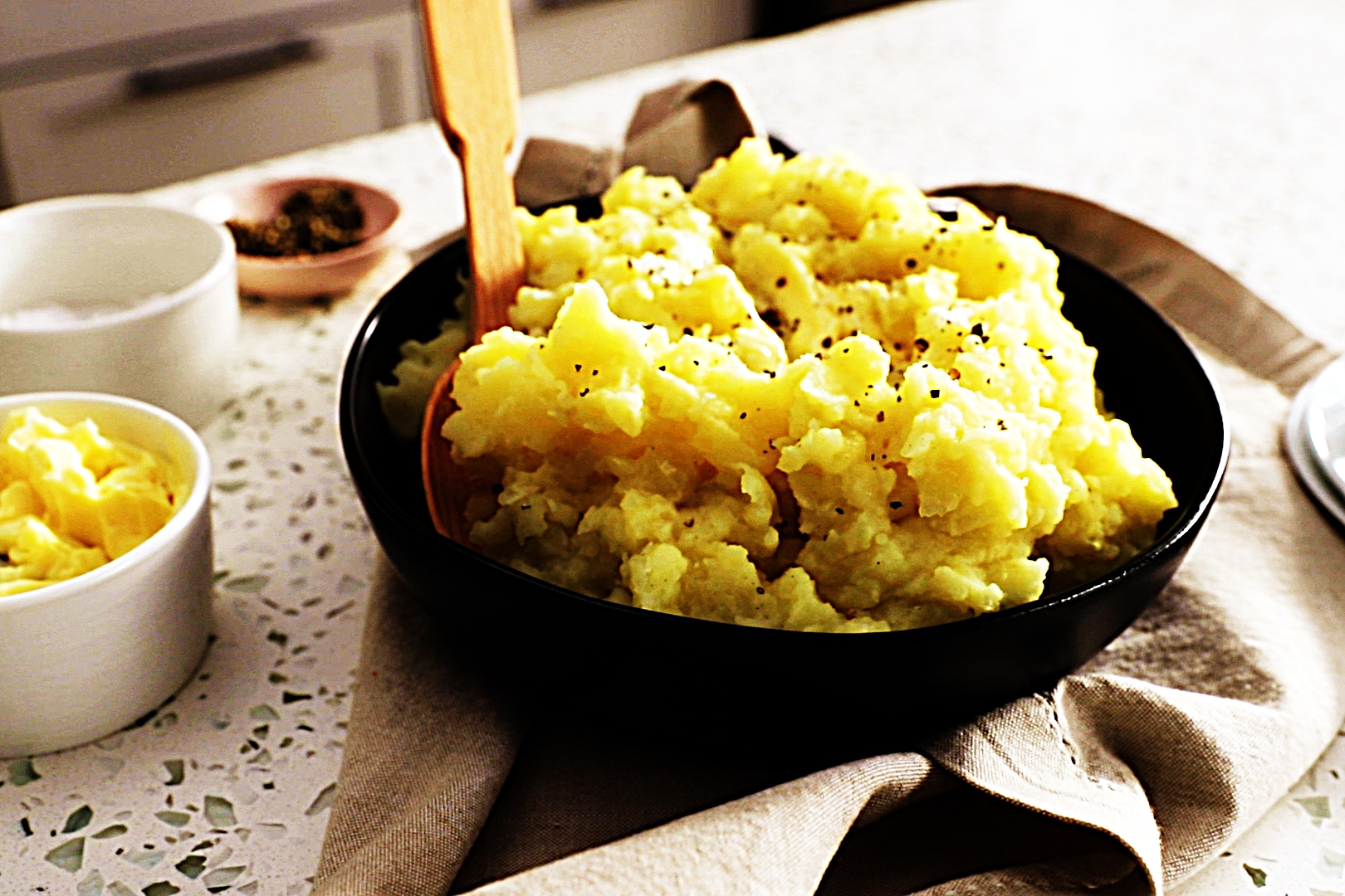 Stupid-Easy Recipe for Vegan Mashed Potatoes with Roasted Garlic (#1 Top-Rated)