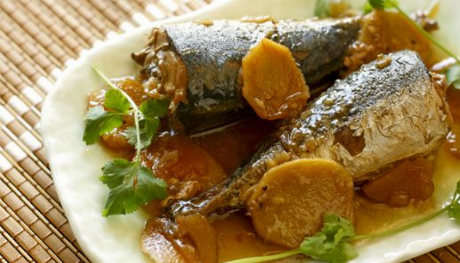 Recipe For Ca Nuc Kho (Traditional Vietnamese Whole Mackerel in Sugarcane Sauce)