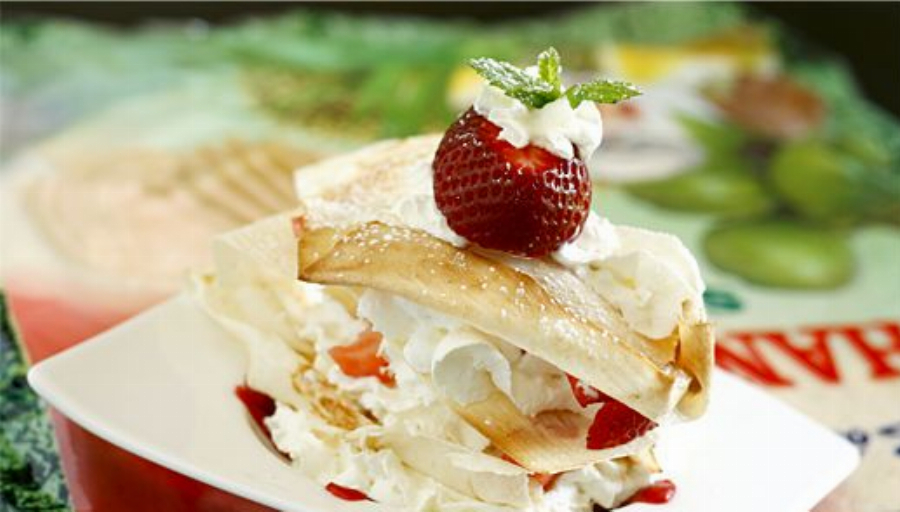 Asian-Style Strawberry Napoleon Recipe (Mille-feuille Fraise Noix de Coco Dessert)