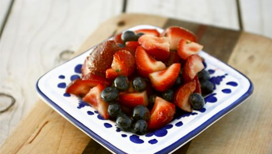 Strawberry and Blueberry Fruit Salad Recipe (Coupe Fraises Myrtilles)