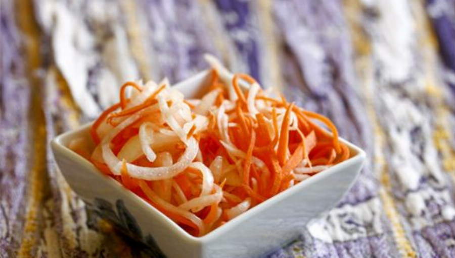 Vietnamese Pickled Carrot and Daikon Recipe (Do Chua)
