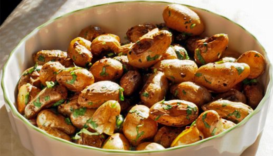 Recipe For Roasted Garlic Fingerling Potatoes in Thyme and Butter