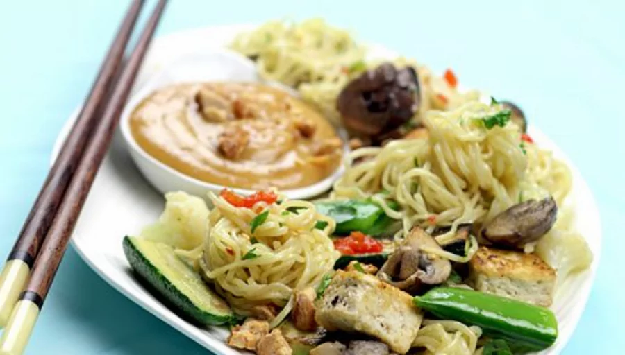 Recipe For Asian Noodle Salad with Peanut Salad Dressing