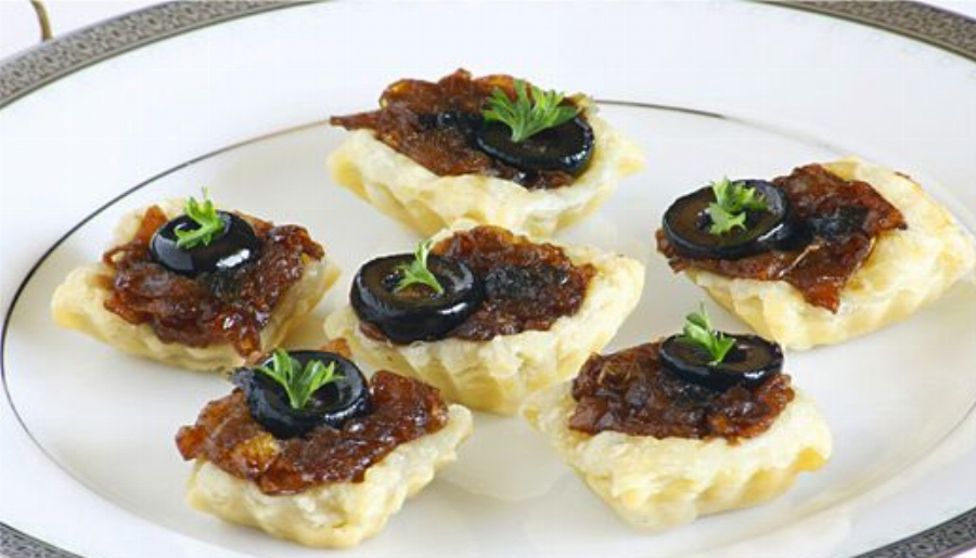 Recipe For Pissaladiere Nicoise Vegetarienne (Vegetarian Mediterranean-Style Onion Tarts)