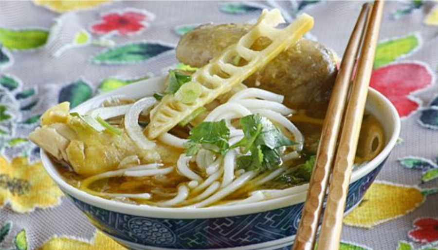 Recipe For Bun Mang Ga (Vietnamese Bamboo Shoots and Chicken Vermicelli Rice Noodle Soup)