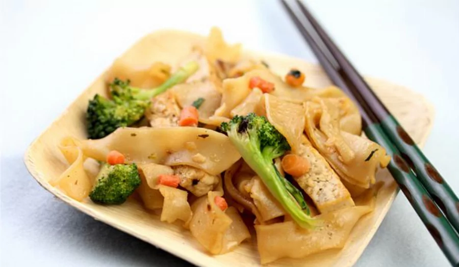 Vegetarian Chow Fun Noodles (Hu Tieu Recipe)