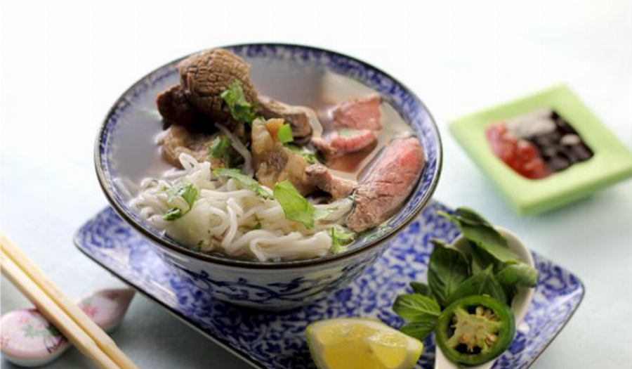 Pho Bo Recipe (Vietnamese Beef Noodle Soup)