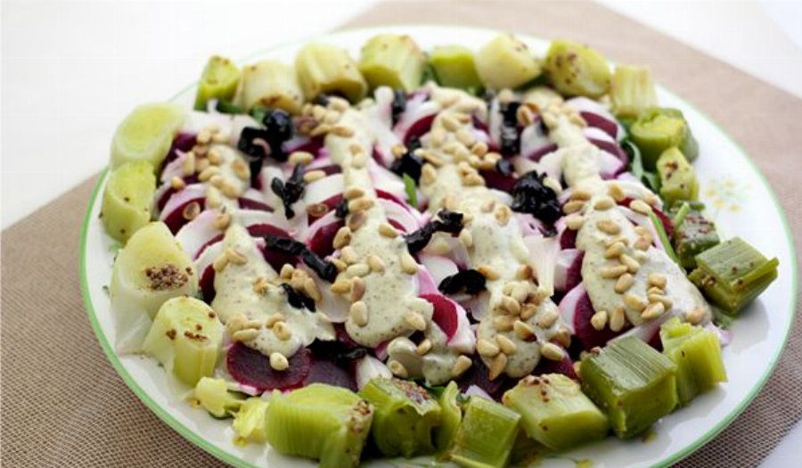 Recipe For Beet Mozzarella Salad with Gorgonzola Dressing