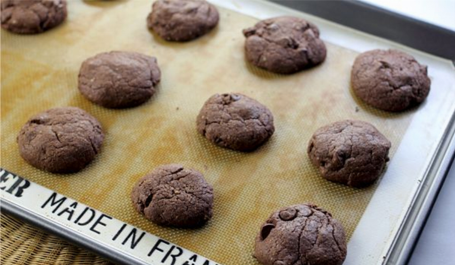 Recipe For Sweet Treats for Valentine’s Day: Chocolate Puffs