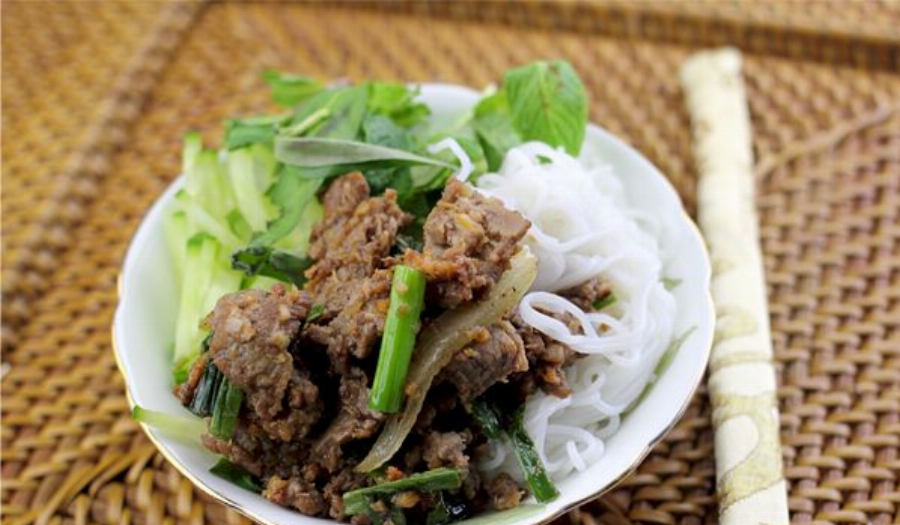 Bo Bun Recipe (Vietnamese Beef Noodle Bowl)