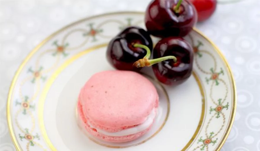 Recipe For French Macarons flavored with Cherries