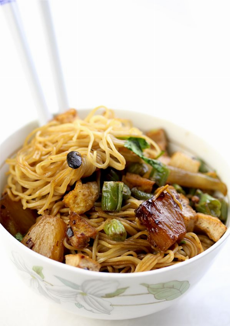 Mi Xao Chay Recipe (Vegetarian Soft Egg Noodle Stir Fry)