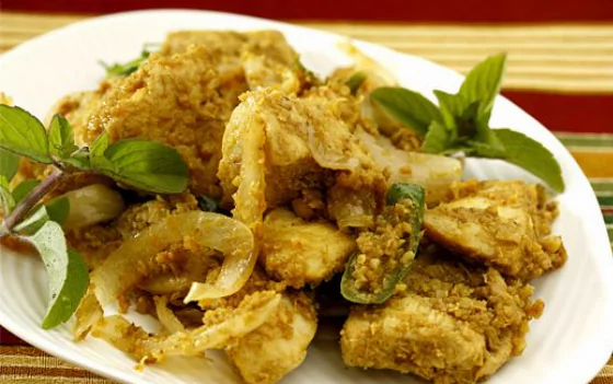 Vietnamese Lemongrass and Chili Chicken Recipe (Ga Xao Xa Ot)