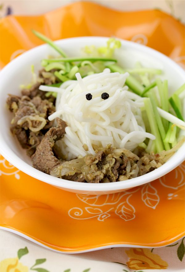 Recipe For Ghost Halloween Lemongrass and Ginger Beef Noodles