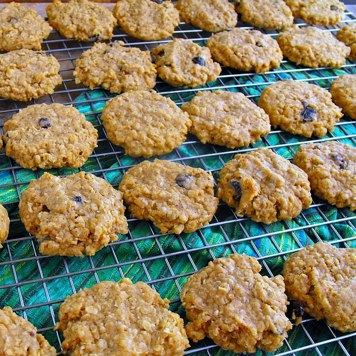 Recipe For Soft and Chewy Oatmeal Cookies