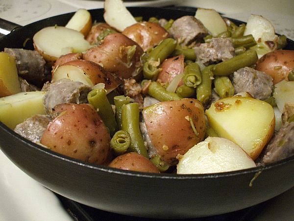 Recipe For Potato, Bratwurst and Green Bean Skillet