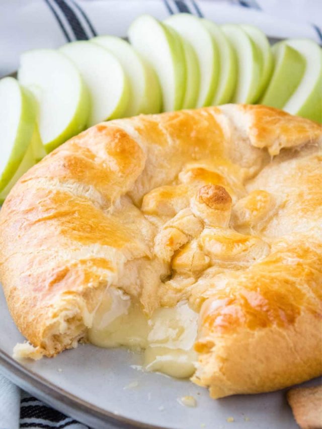 Crescent Roll Baked Brie Food   Cropped Crescent Roll Baked Brie 